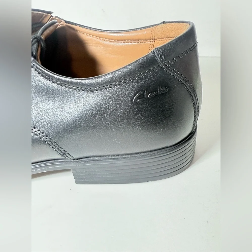 Clarks Black Leather Oxfords